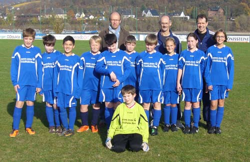 Stolz werden die neuen Trikots präsentiert DJu_2011